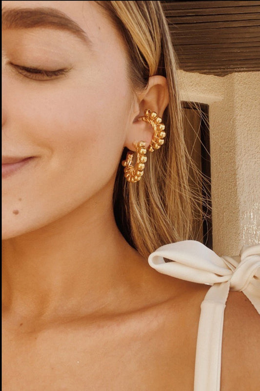 GOlden hoops, earrings, trendy accessories